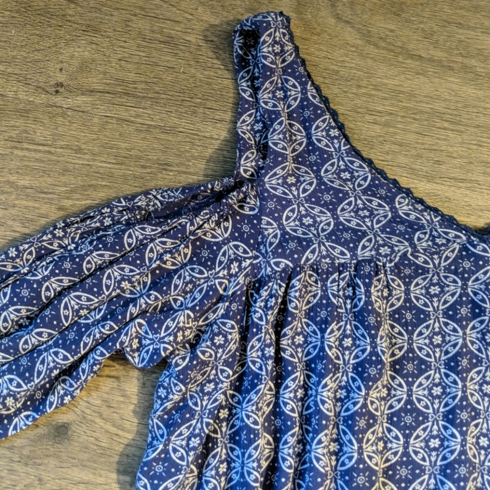 Cold shoulder top - Picture 2 of 5